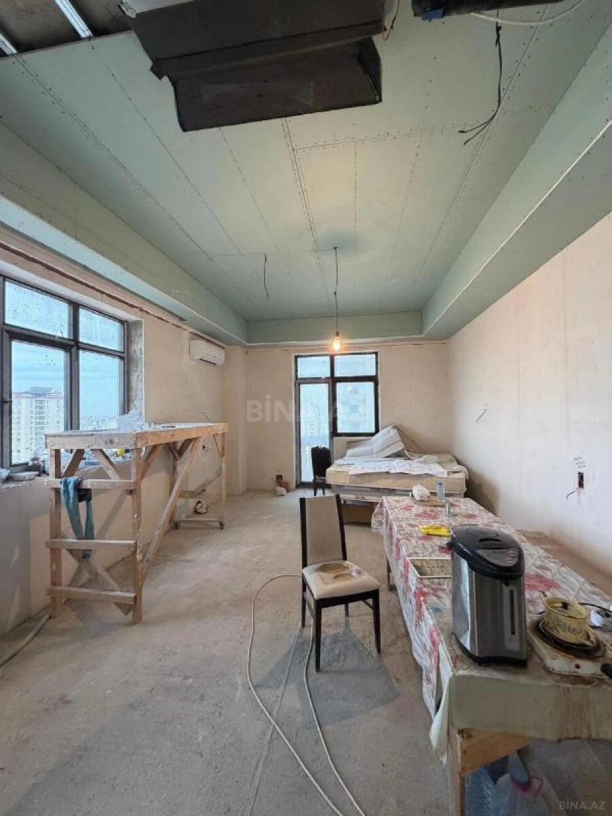 Satılır 4 otaqlı mənzil 147 m²