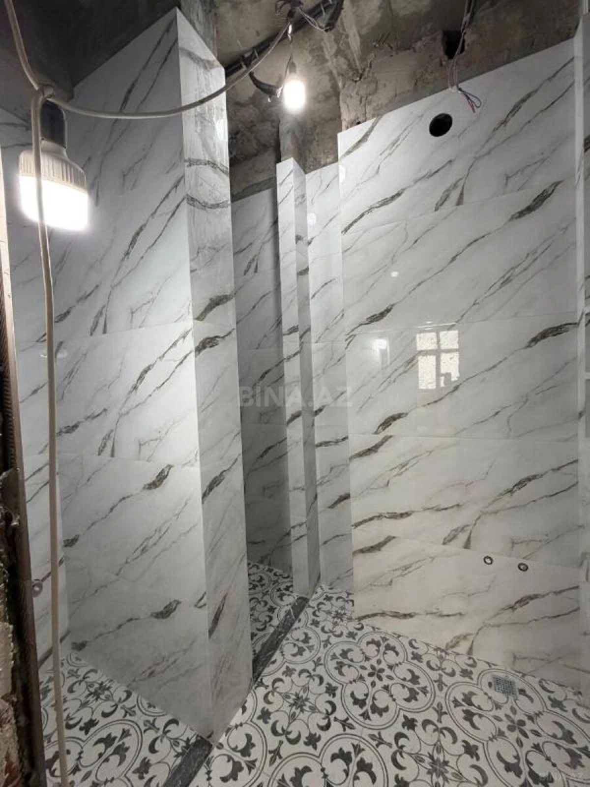 Satılır 4 otaqlı mənzil 147 m²