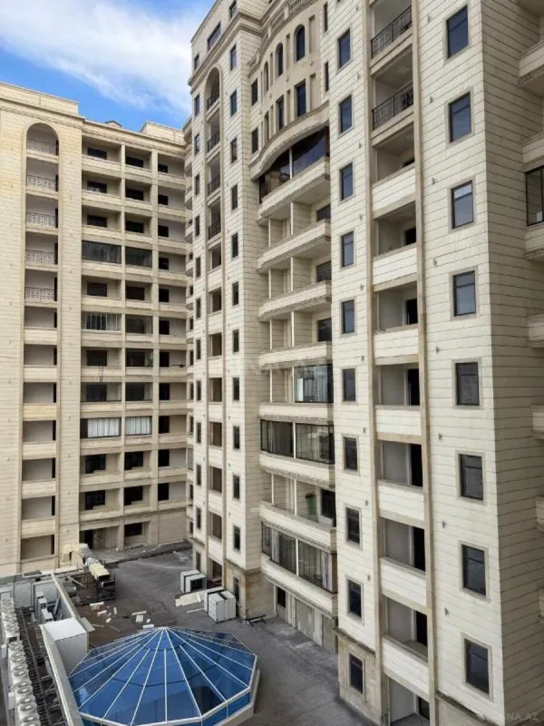 Satılır 4 otaqlı mənzil 147 m²