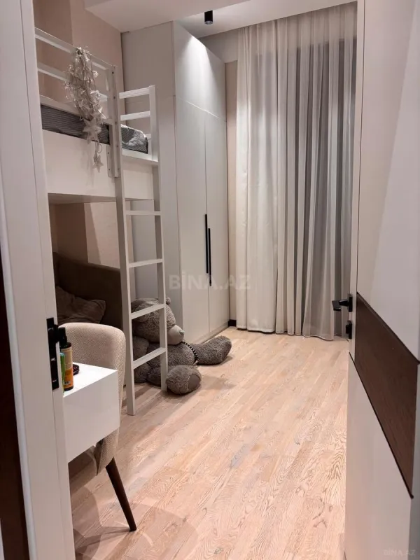 Satılır 4 otaqlı mənzil 137 m²