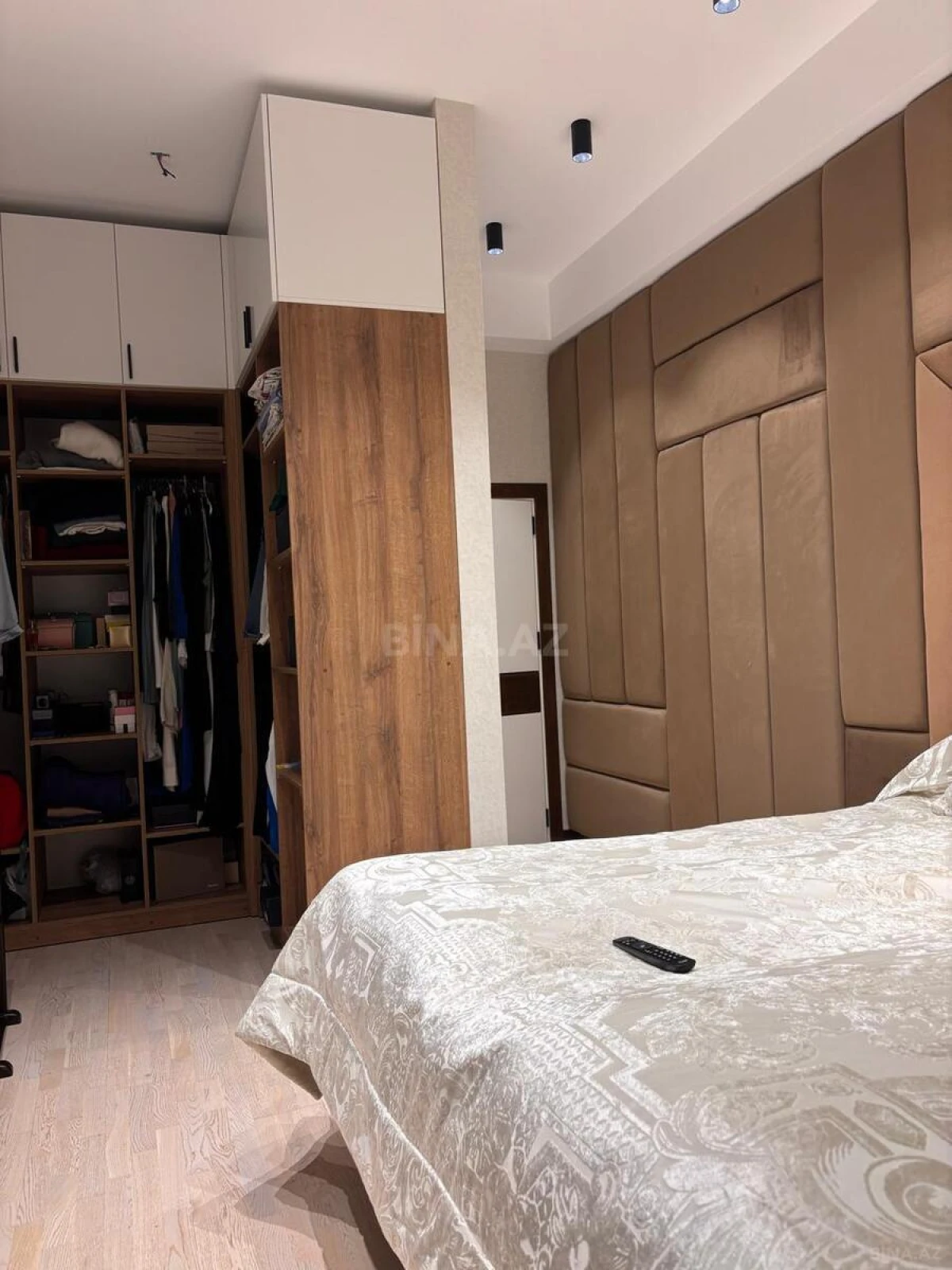 Satılır 4 otaqlı mənzil 137 m²