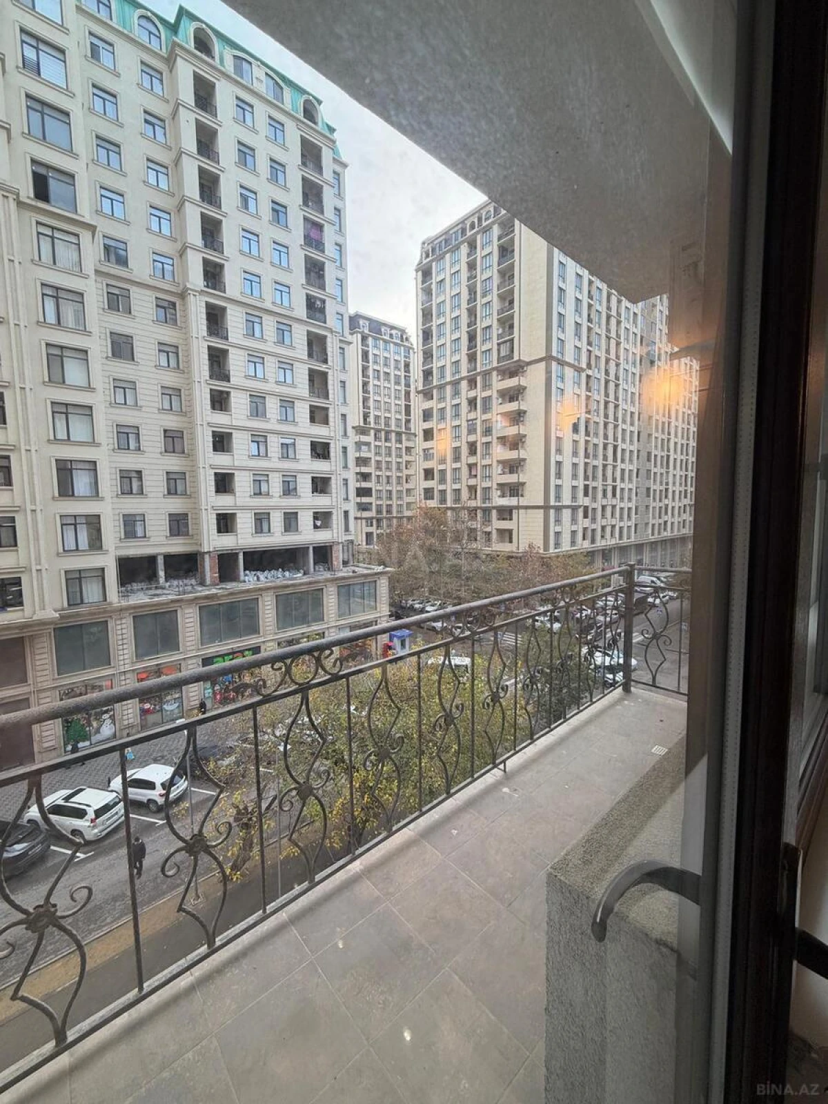 Satılır 3 otaqlı mənzil 120 m²