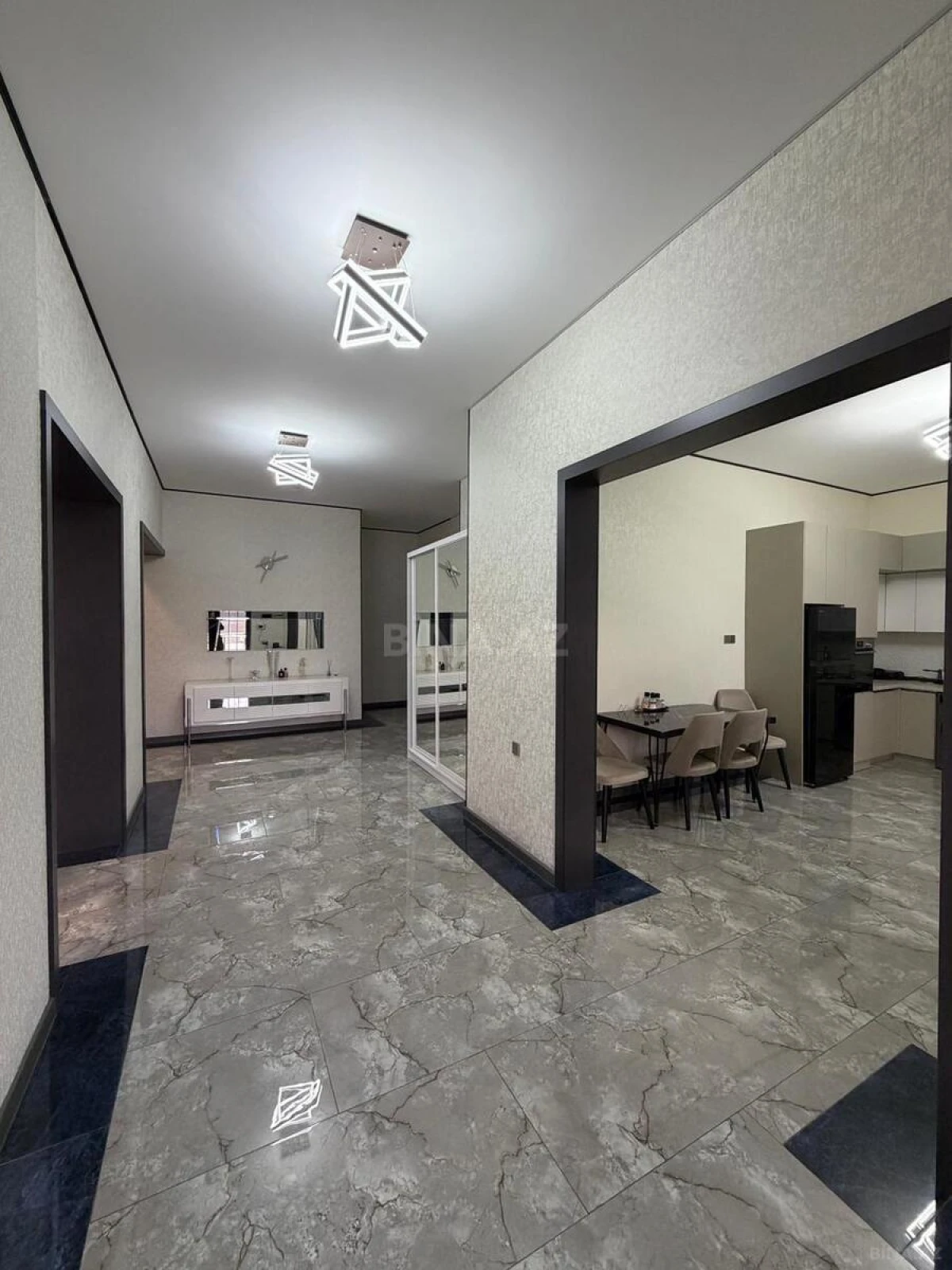 Satılır 5 otaqlı həyət evi 171 m²