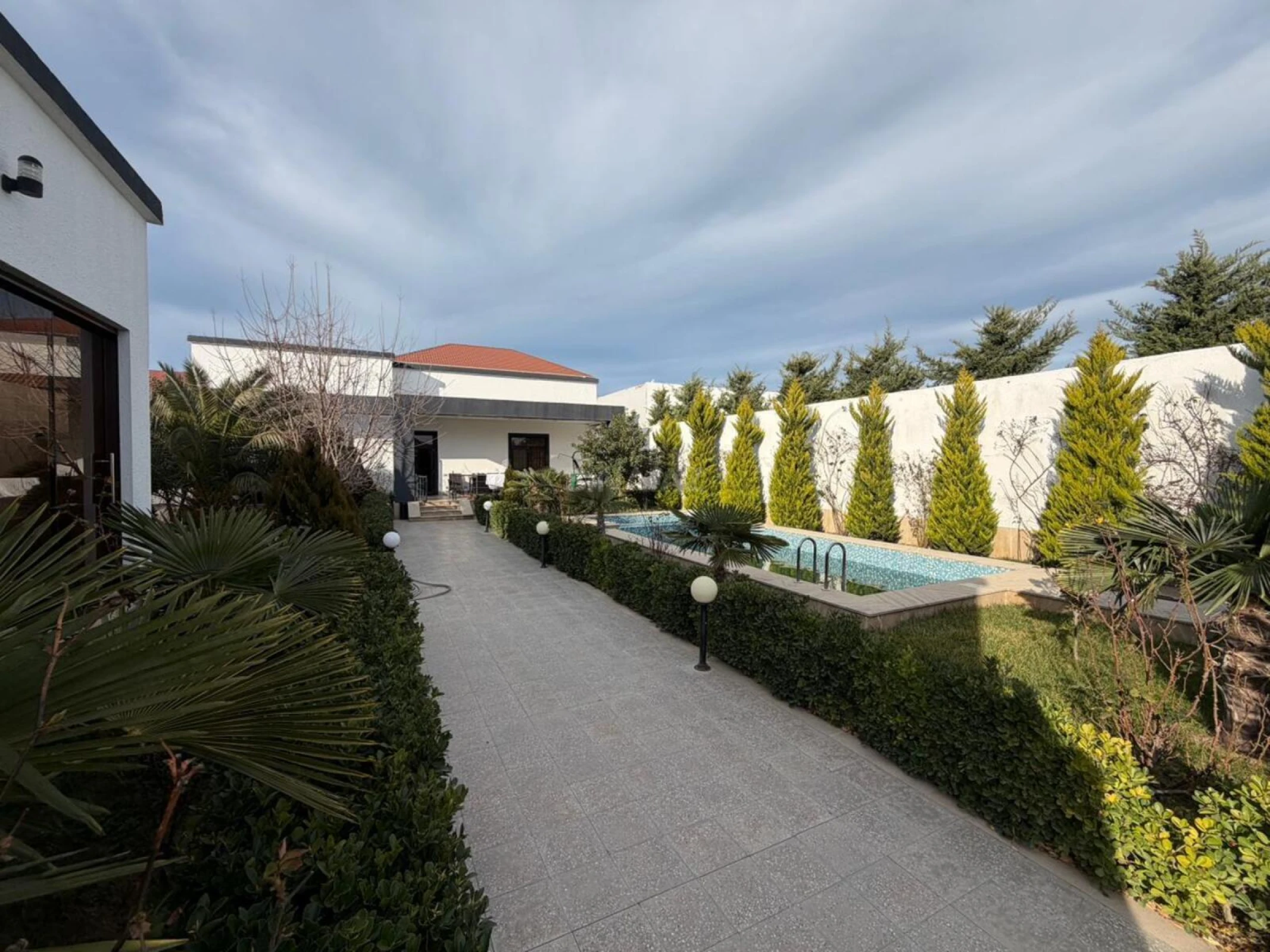 Satılır 5 otaqlı həyət evi 171 m²