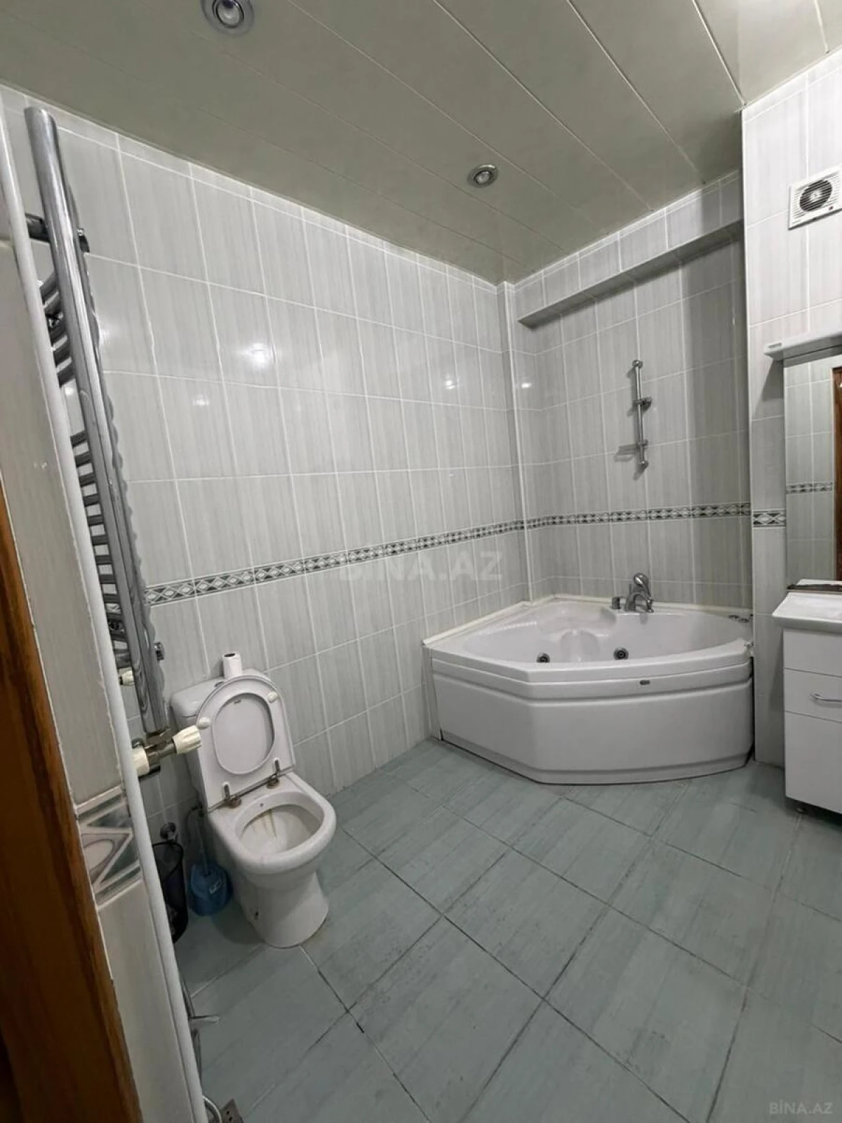 Satılır 4 otaqlı mənzil 173 m²