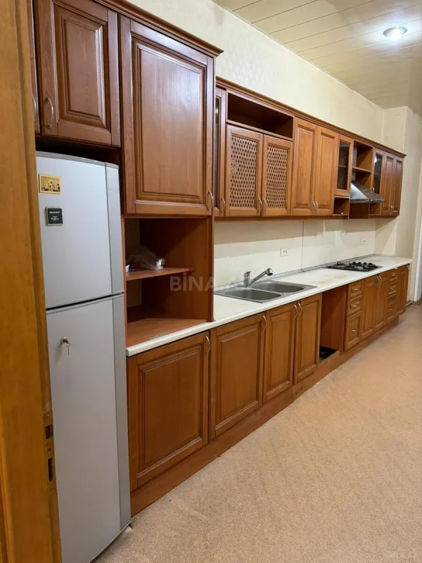 Satılır 4 otaqlı mənzil 173 m²