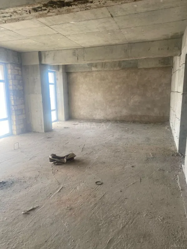 Satılır obyekt 650 m²