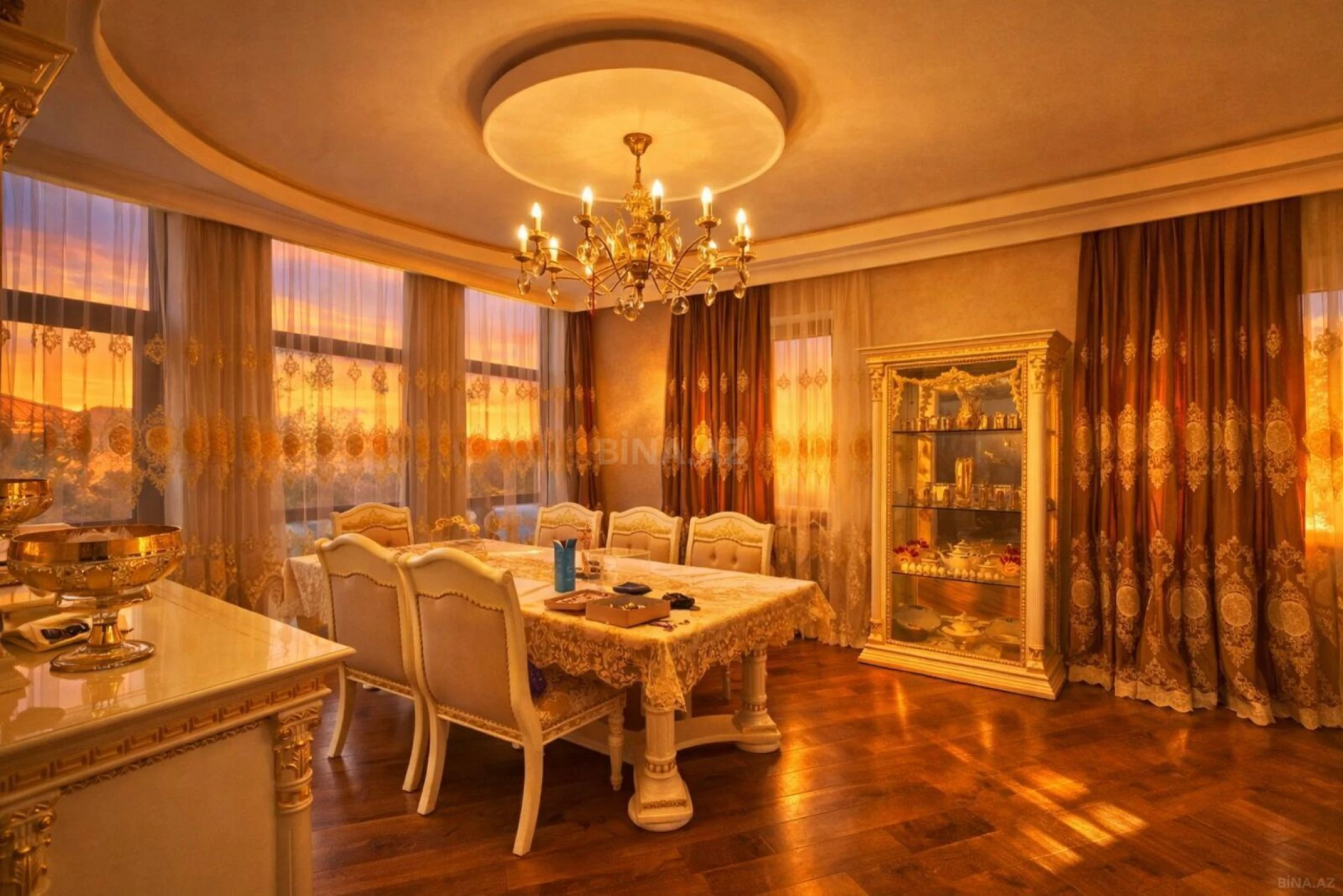 Satılır 8 otaqlı həyət evi 1500 m²