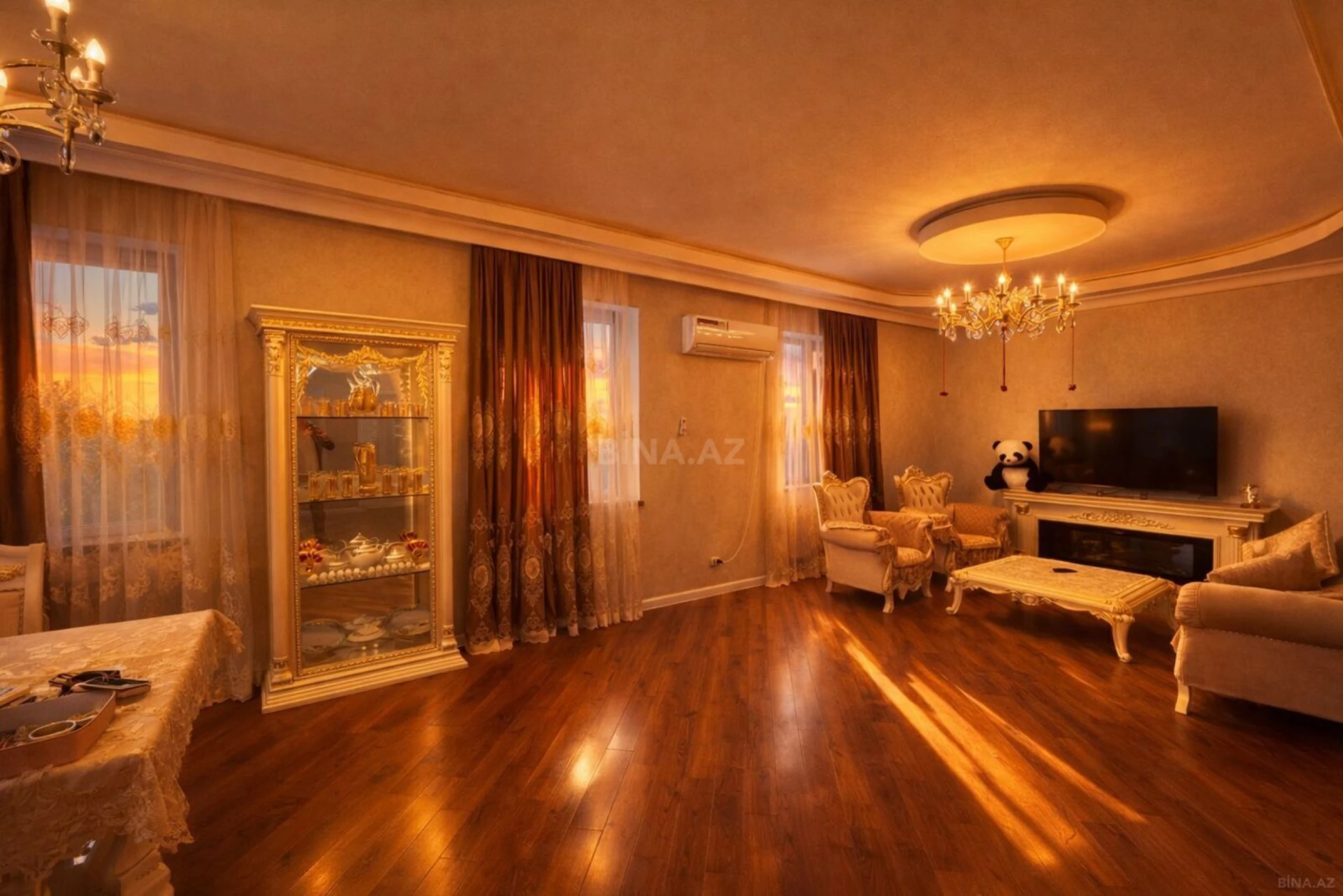 Satılır 8 otaqlı həyət evi 1500 m²