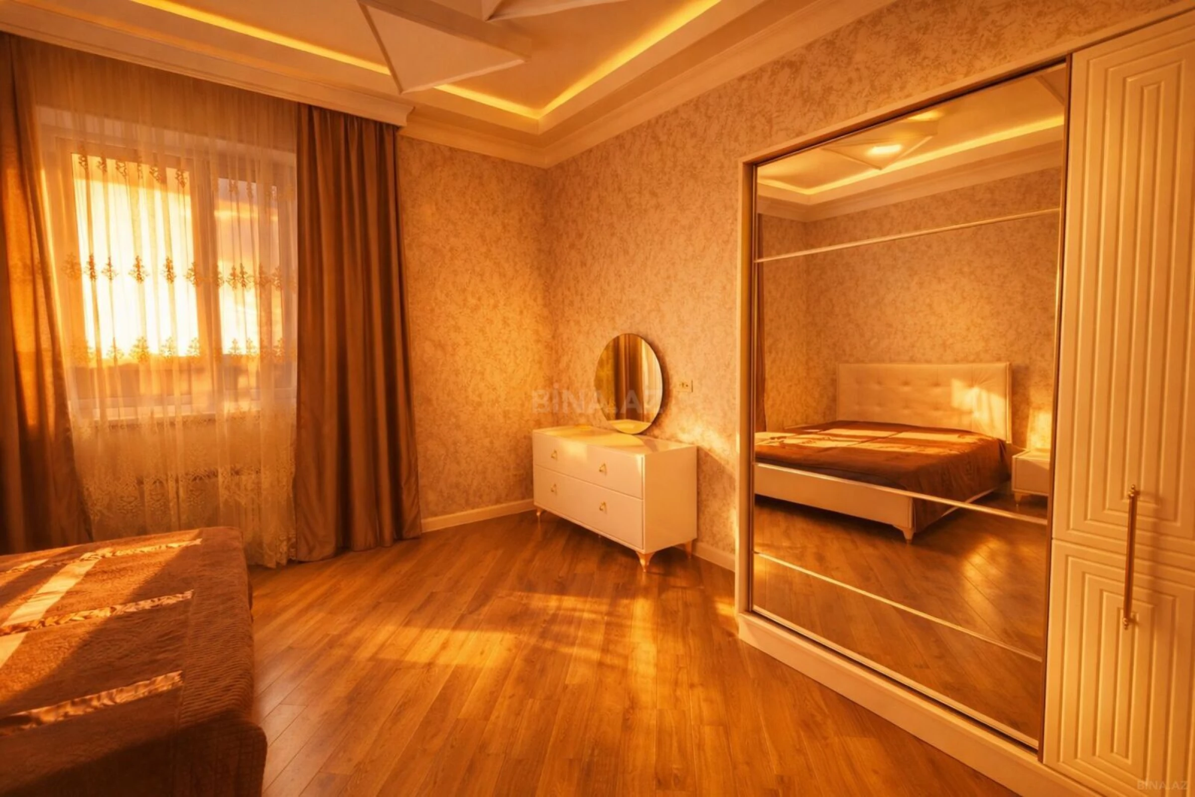 Satılır 8 otaqlı həyət evi 1500 m²