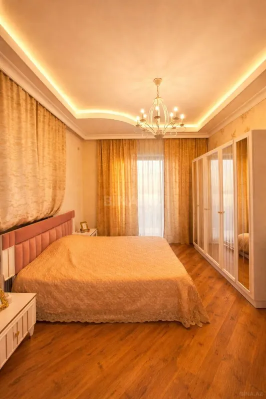 Satılır 8 otaqlı həyət evi 1500 m²