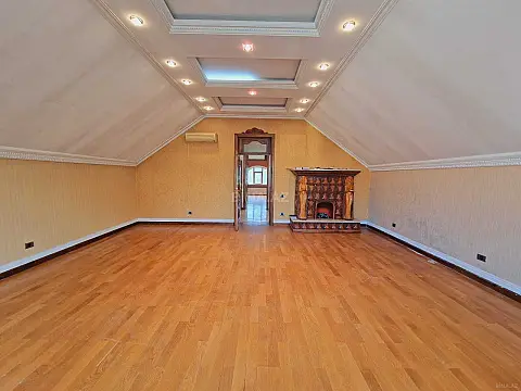 Satılır 8 otaqlı həyət evi 450 m²