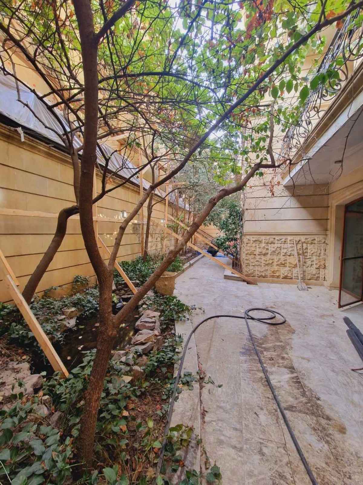 Satılır 8 otaqlı həyət evi 450 m²