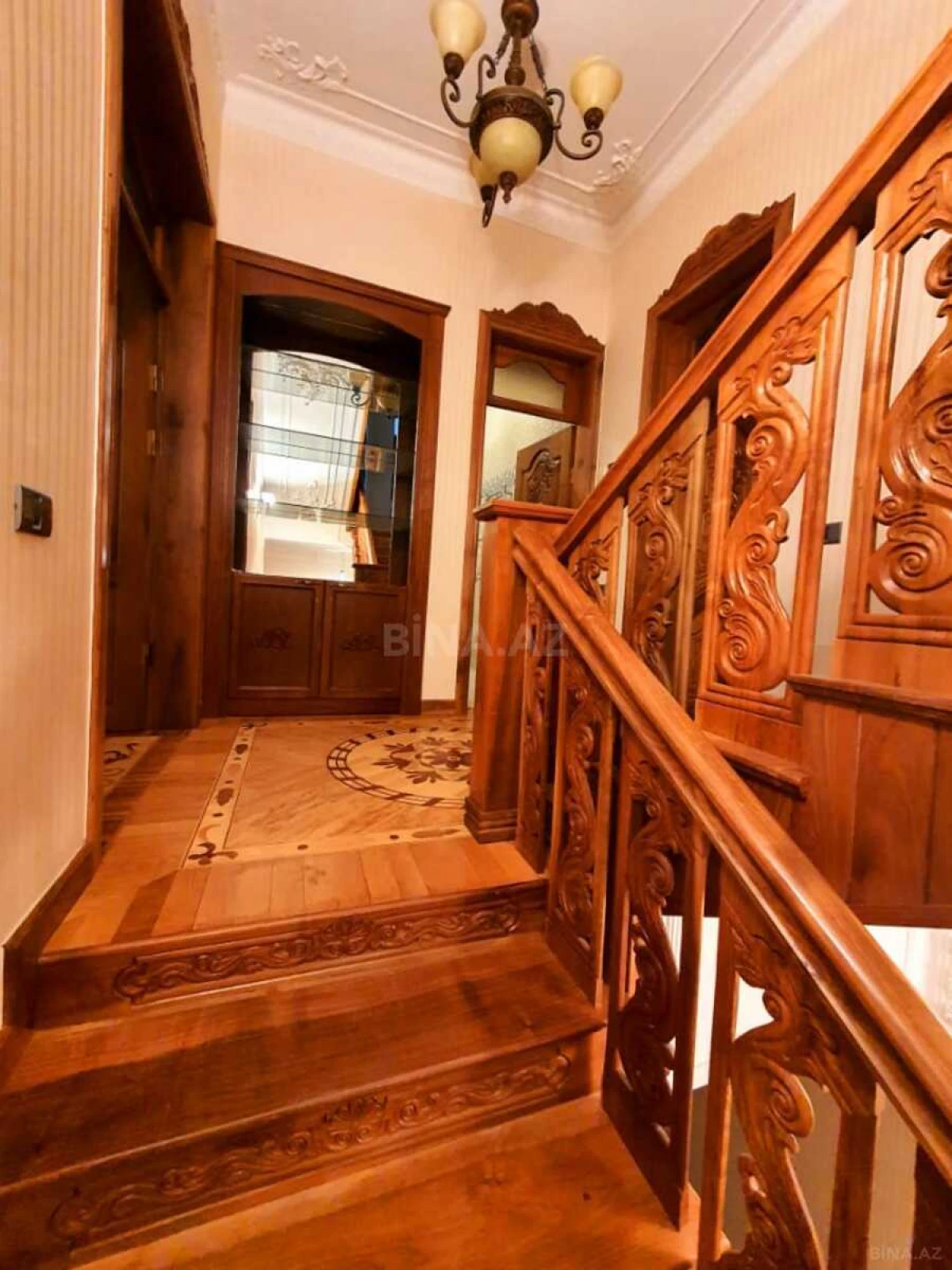 Satılır 8 otaqlı həyət evi 450 m²