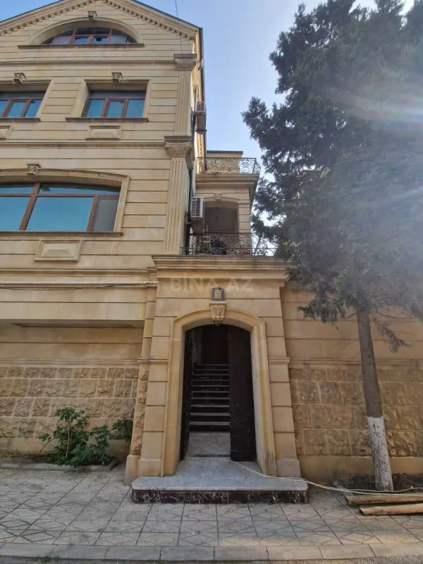 Satılır 8 otaqlı həyət evi 450 m²