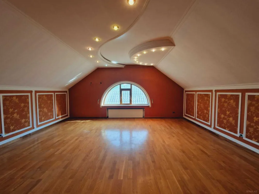 Satılır 8 otaqlı həyət evi 450 m²