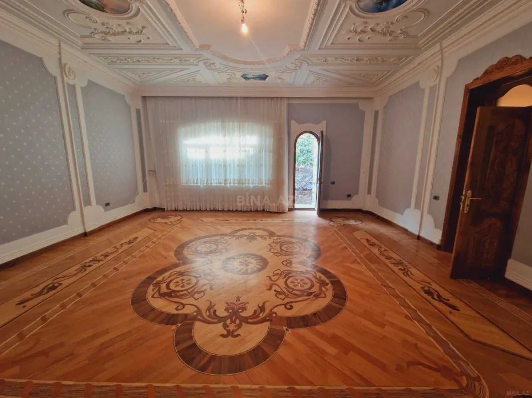 Satılır 8 otaqlı həyət evi 450 m²