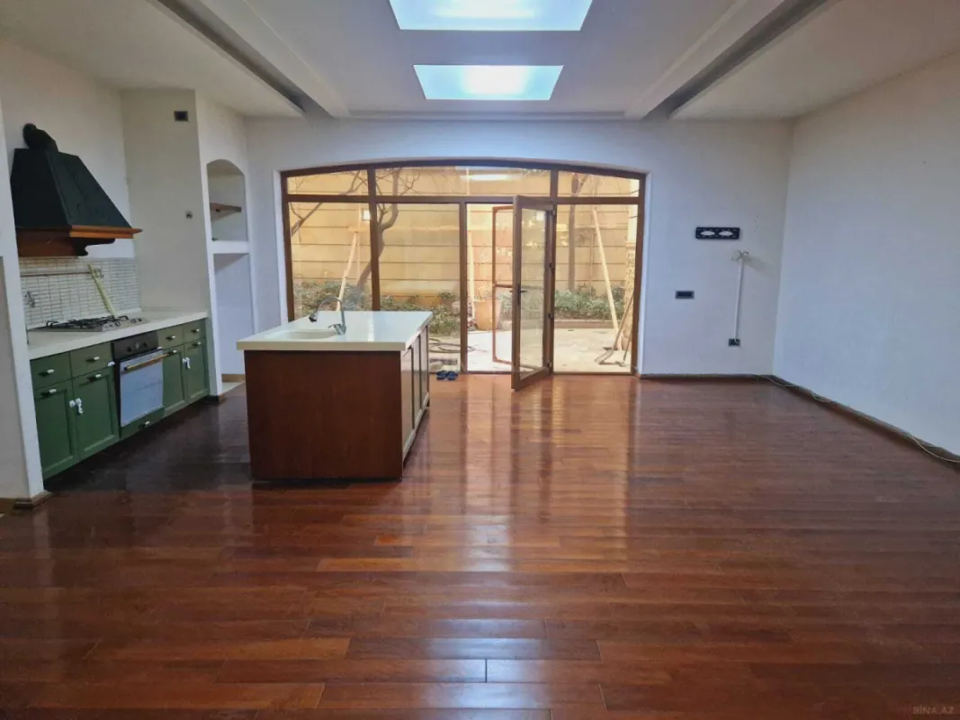 Satılır 8 otaqlı həyət evi 450 m²