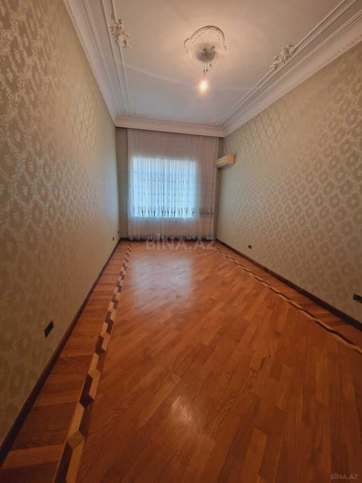 Satılır 8 otaqlı həyət evi 450 m²