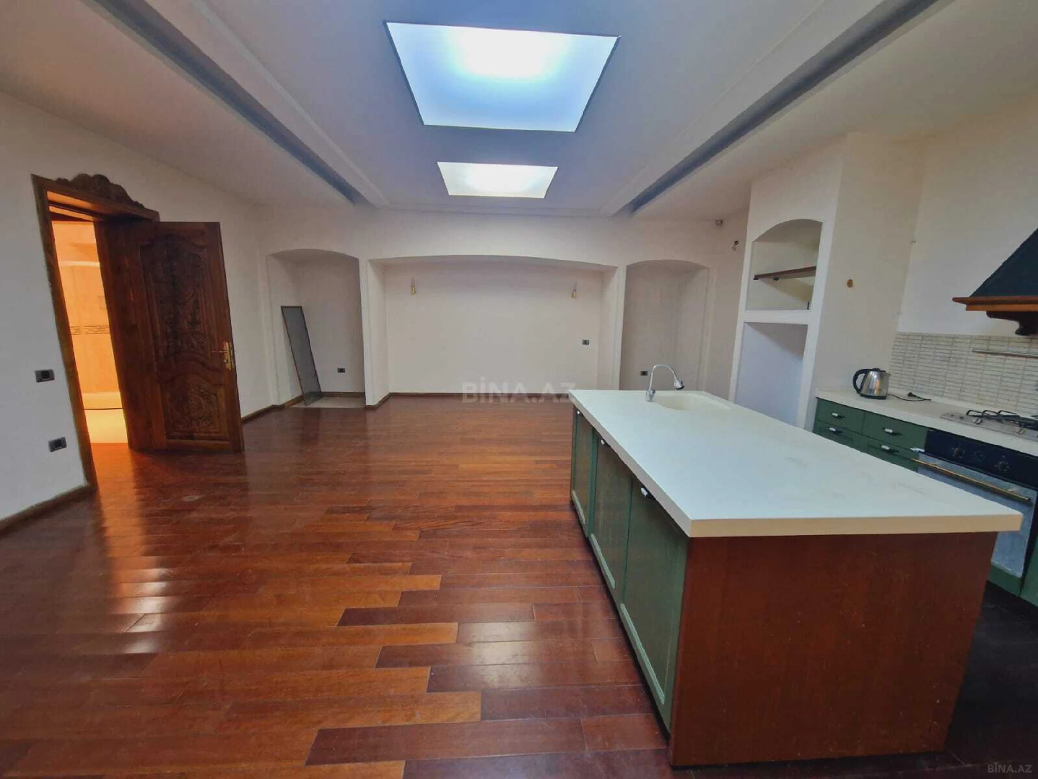 Satılır 8 otaqlı həyət evi 450 m²