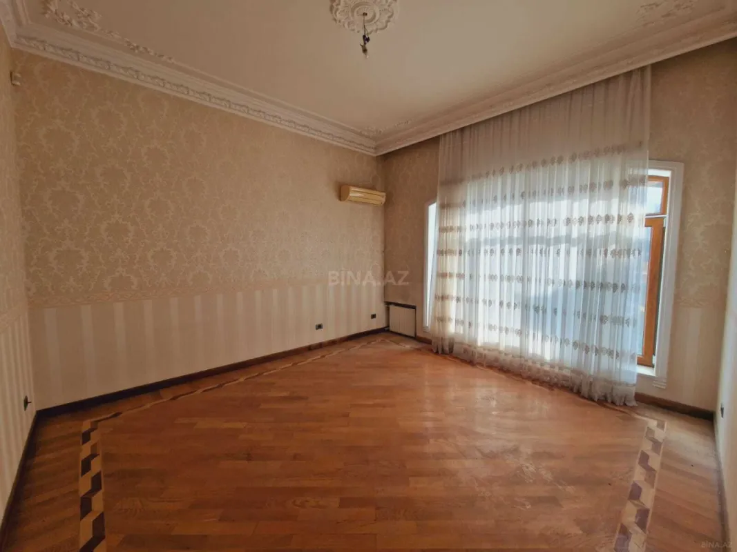 Satılır 8 otaqlı həyət evi 450 m²