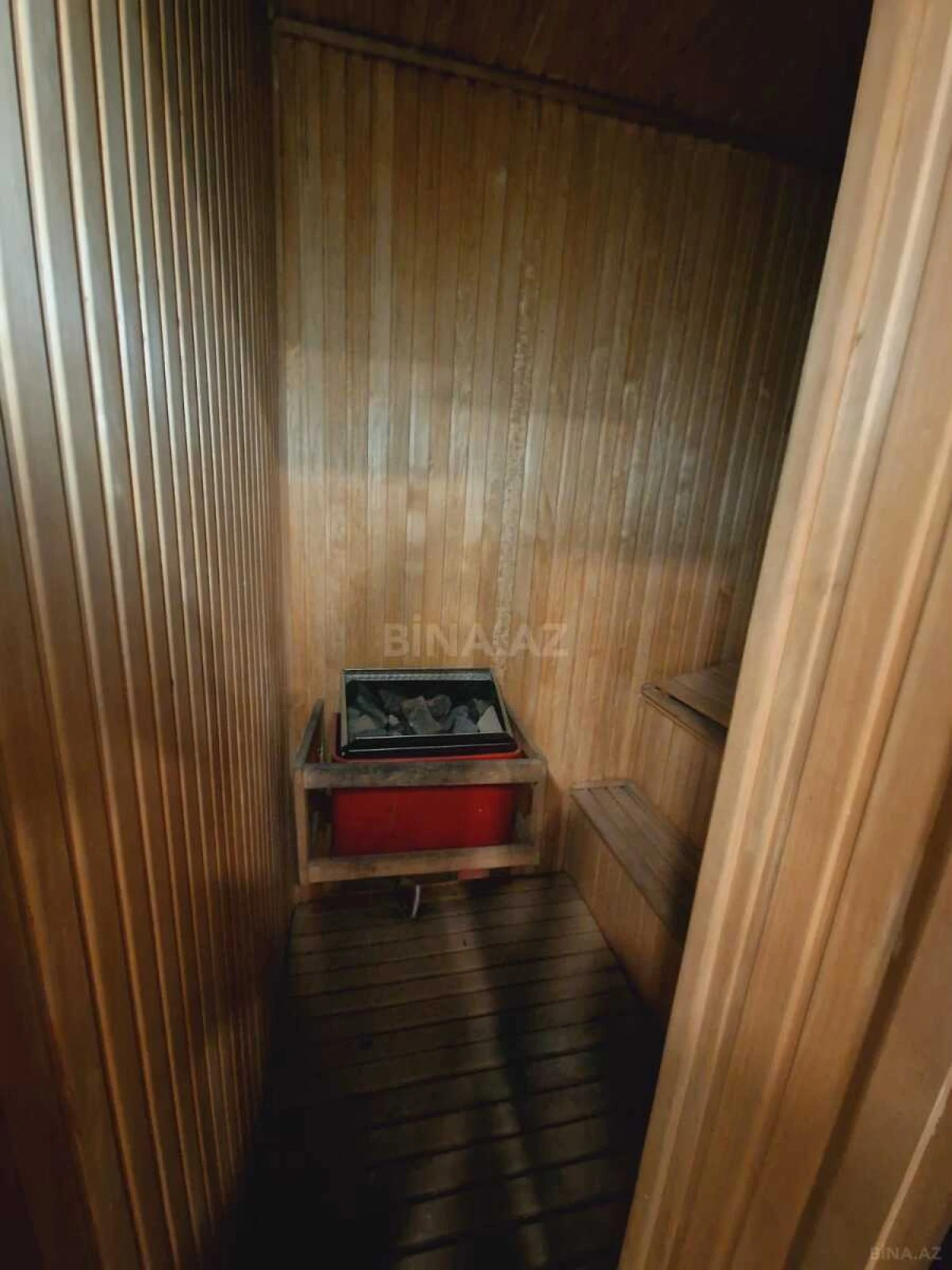 Satılır 8 otaqlı həyət evi 450 m²