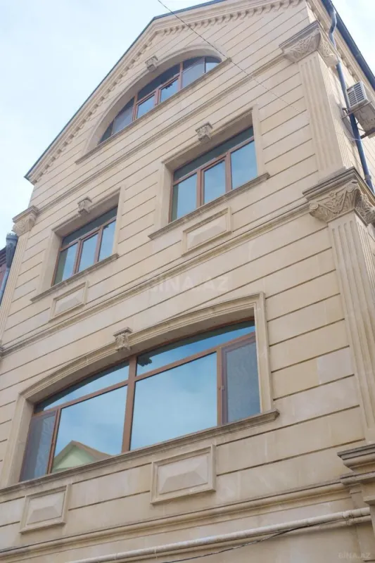 Satılır 8 otaqlı həyət evi 450 m²