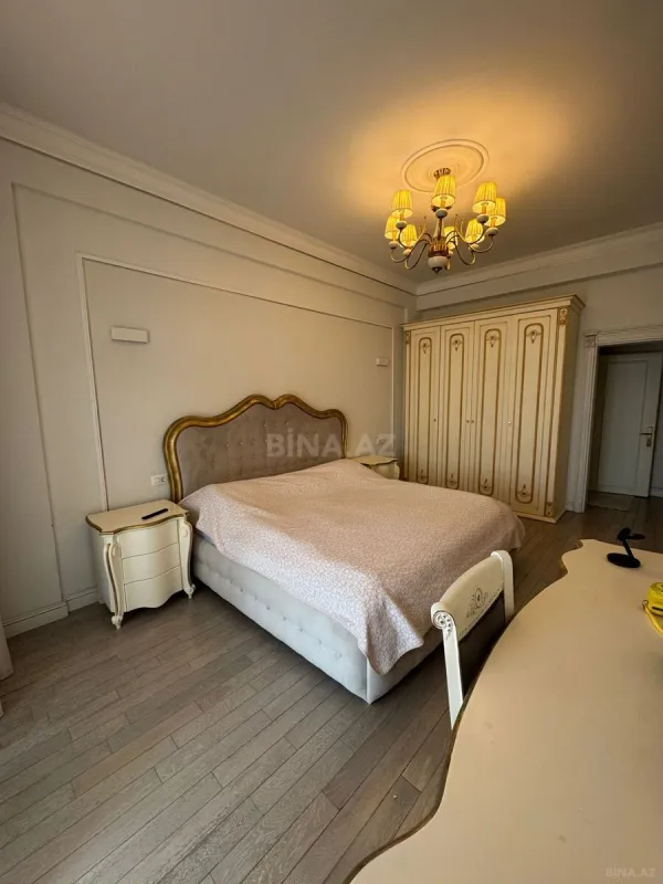 Kirayə verilir 4 otaqlı mənzil 200 m²