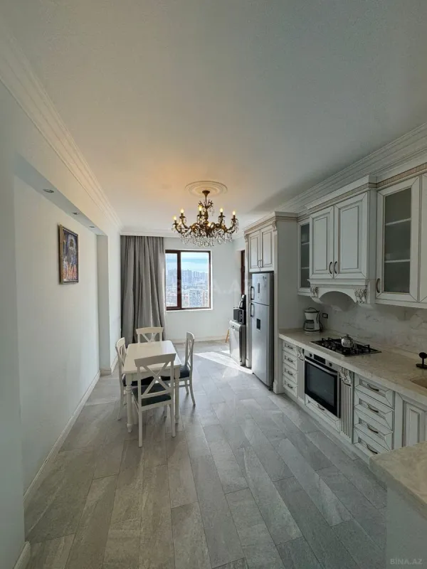 Kirayə verilir 4 otaqlı mənzil 200 m²