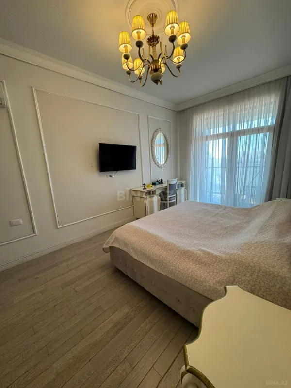 Kirayə verilir 4 otaqlı mənzil 200 m²