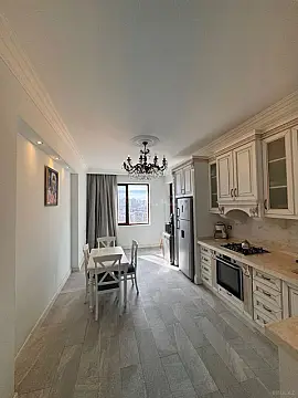 Kirayə verilir 4 otaqlı mənzil 200 m²