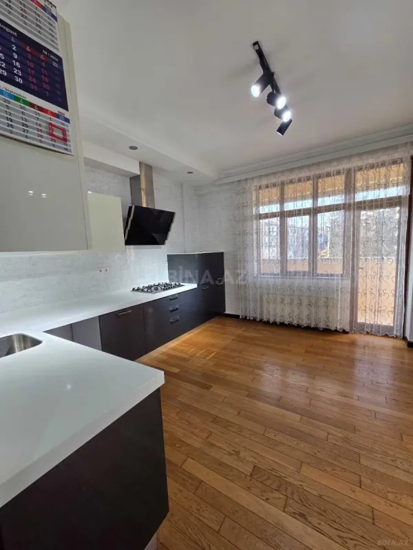 Satılır 3 otaqlı mənzil 155 m²
