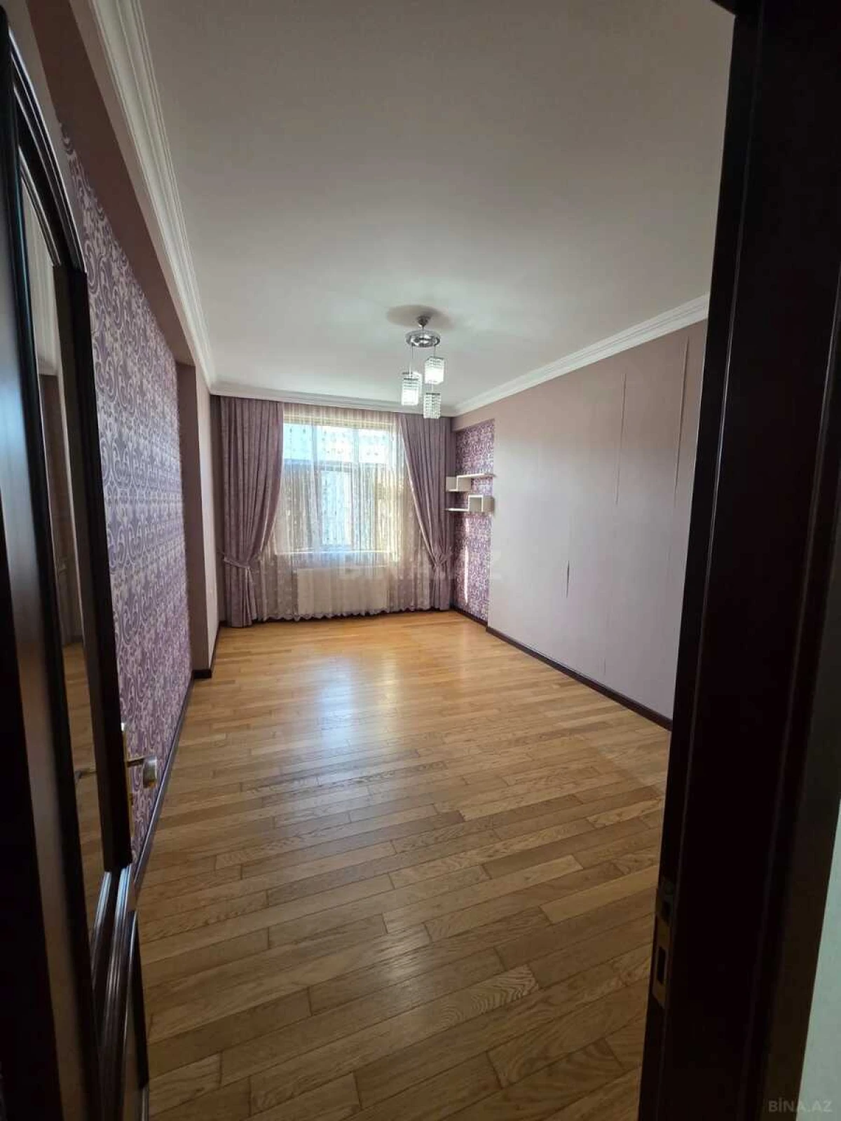 Satılır 3 otaqlı mənzil 155 m²