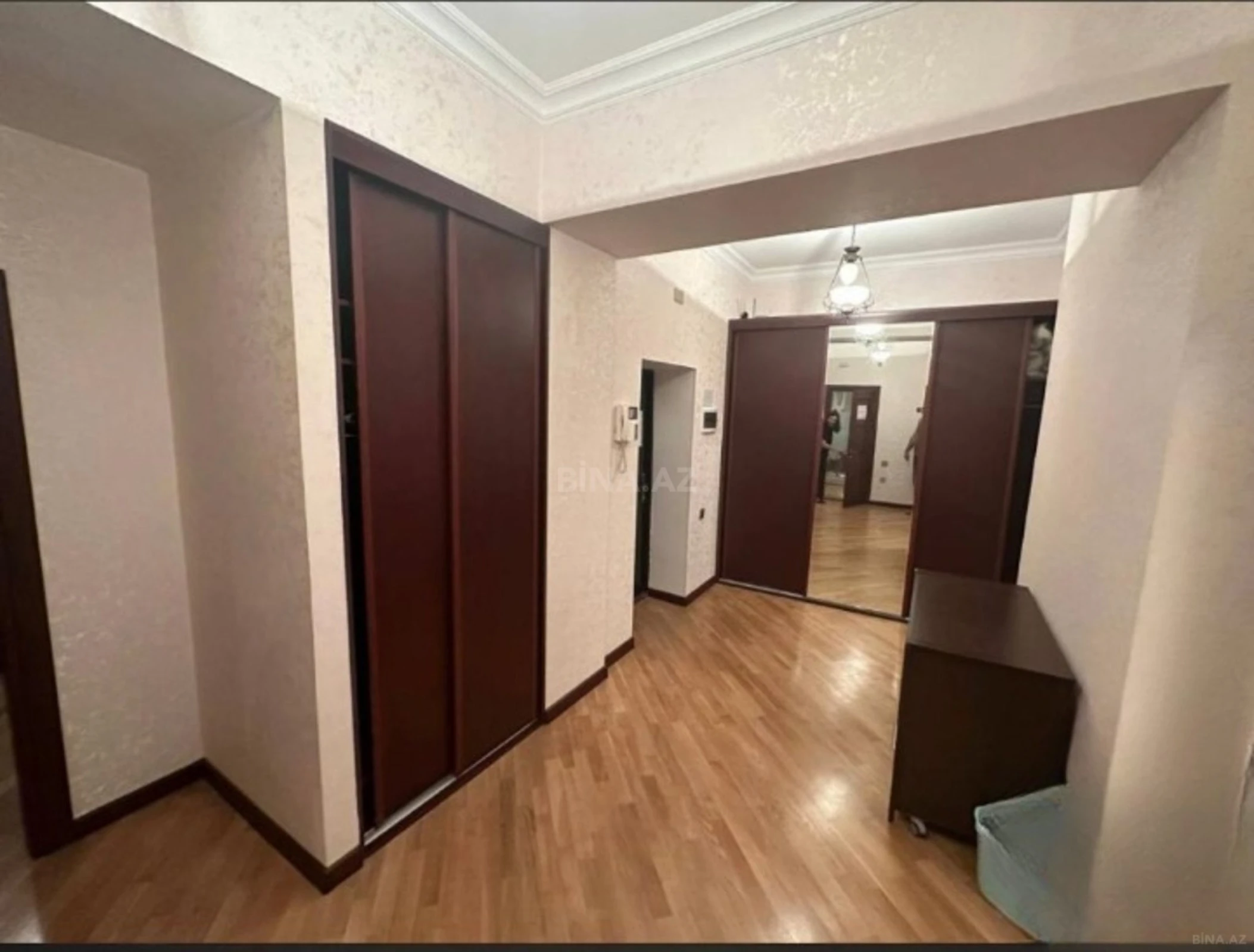 Kirayə verilir 3 otaqlı mənzil 120 m²