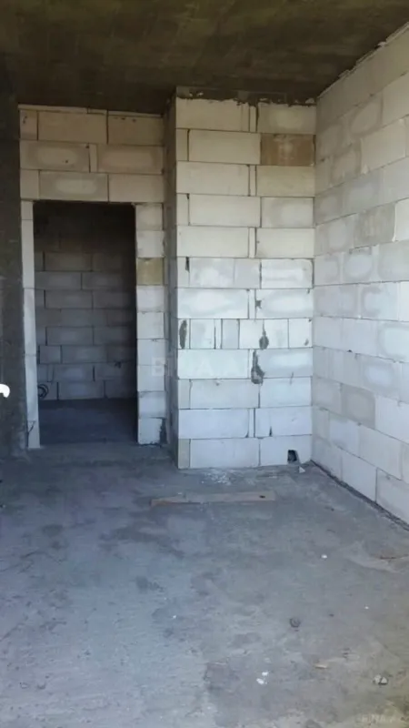 Satılır 3 otaqlı mənzil 135 m²