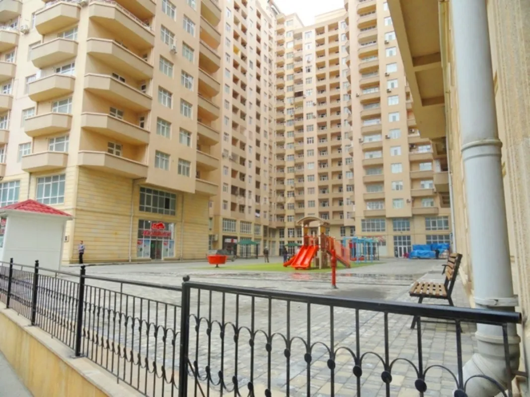 Satılır 3 otaqlı mənzil 135 m²