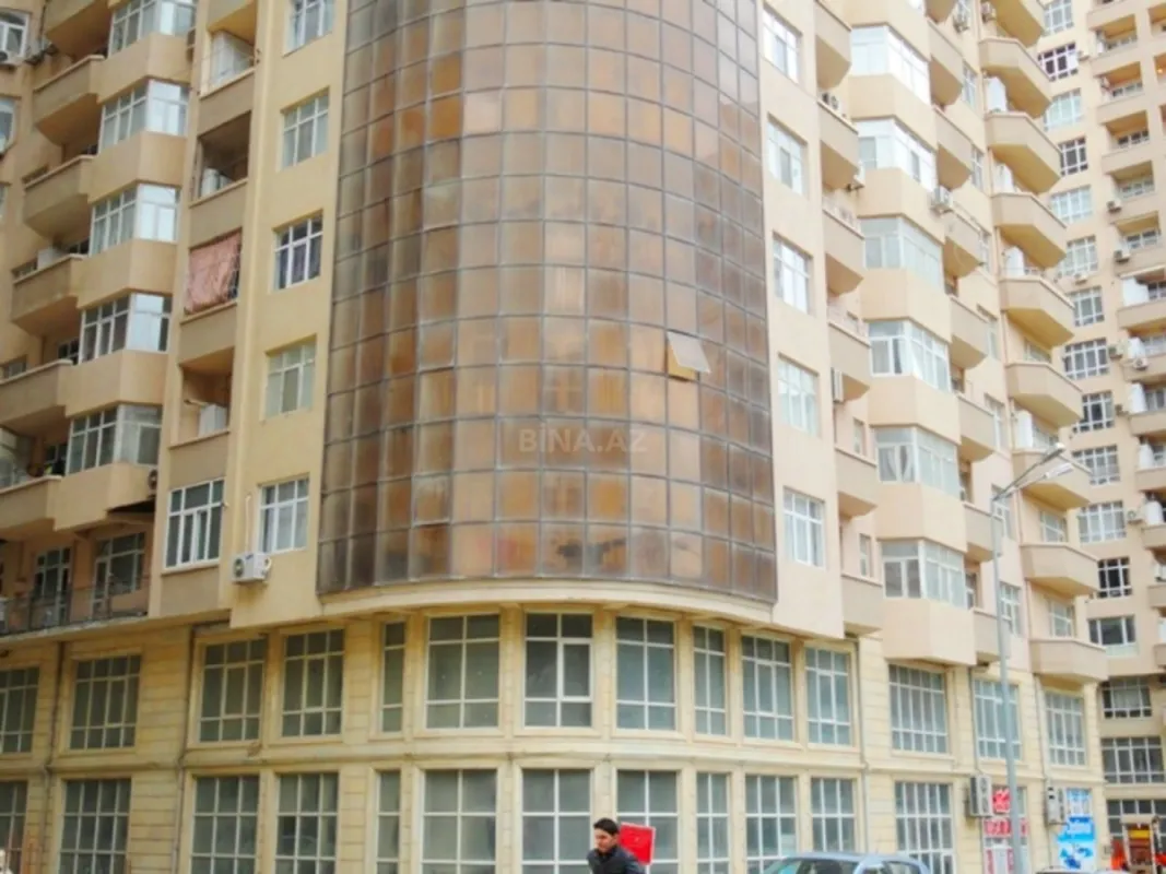 Satılır 3 otaqlı mənzil 135 m²