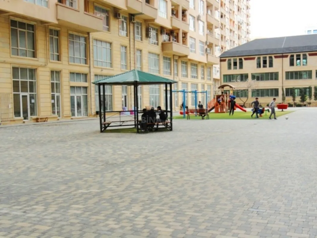 Satılır 3 otaqlı mənzil 135 m²