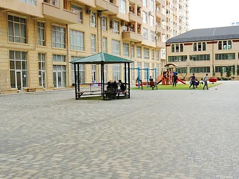 Satılır 3 otaqlı mənzil 135 m²