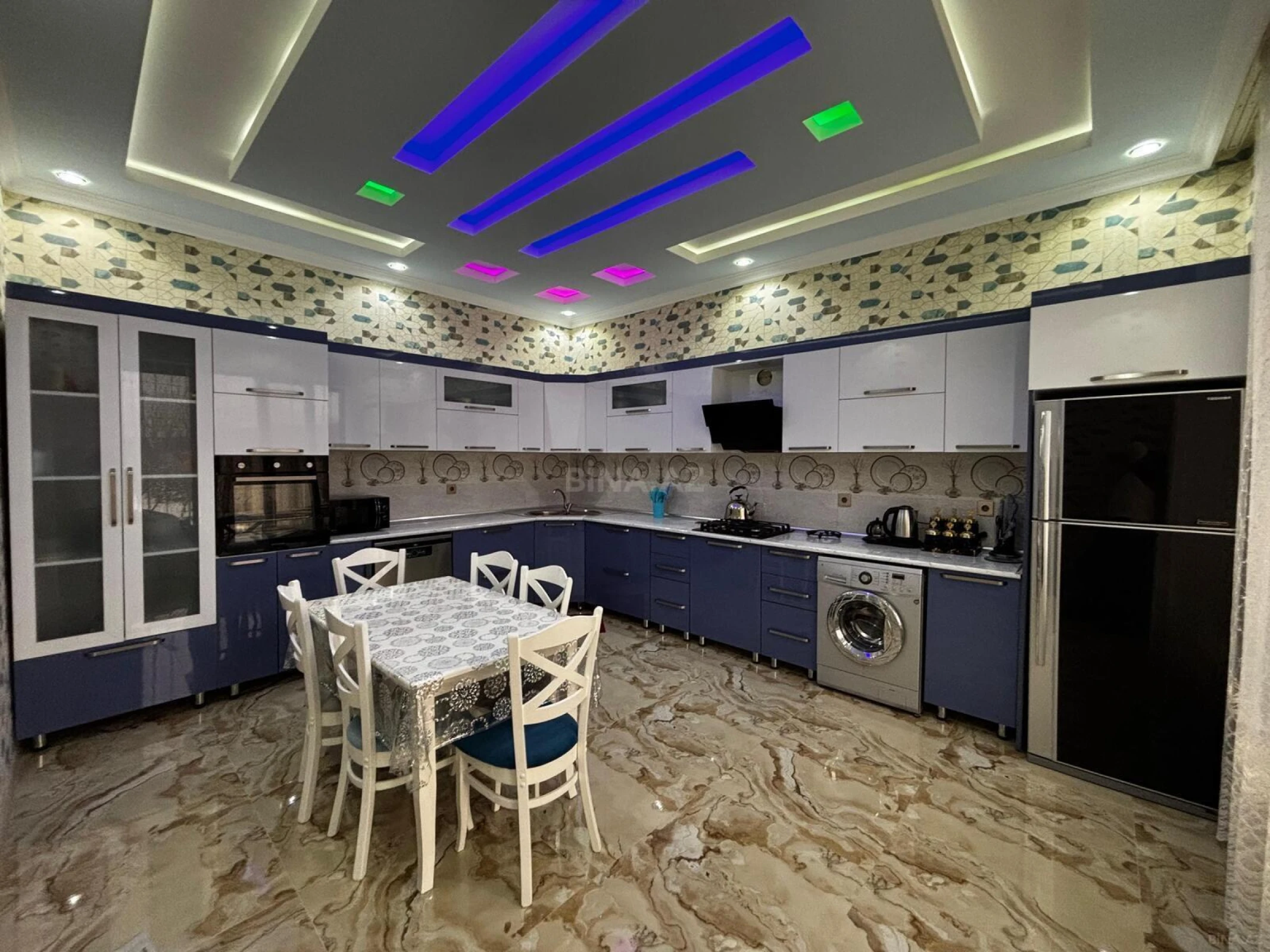 Satılır 6 otaqlı həyət evi 240 m²