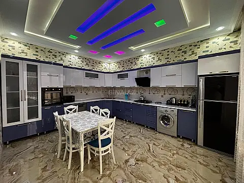 Satılır 6 otaqlı həyət evi 240 m²