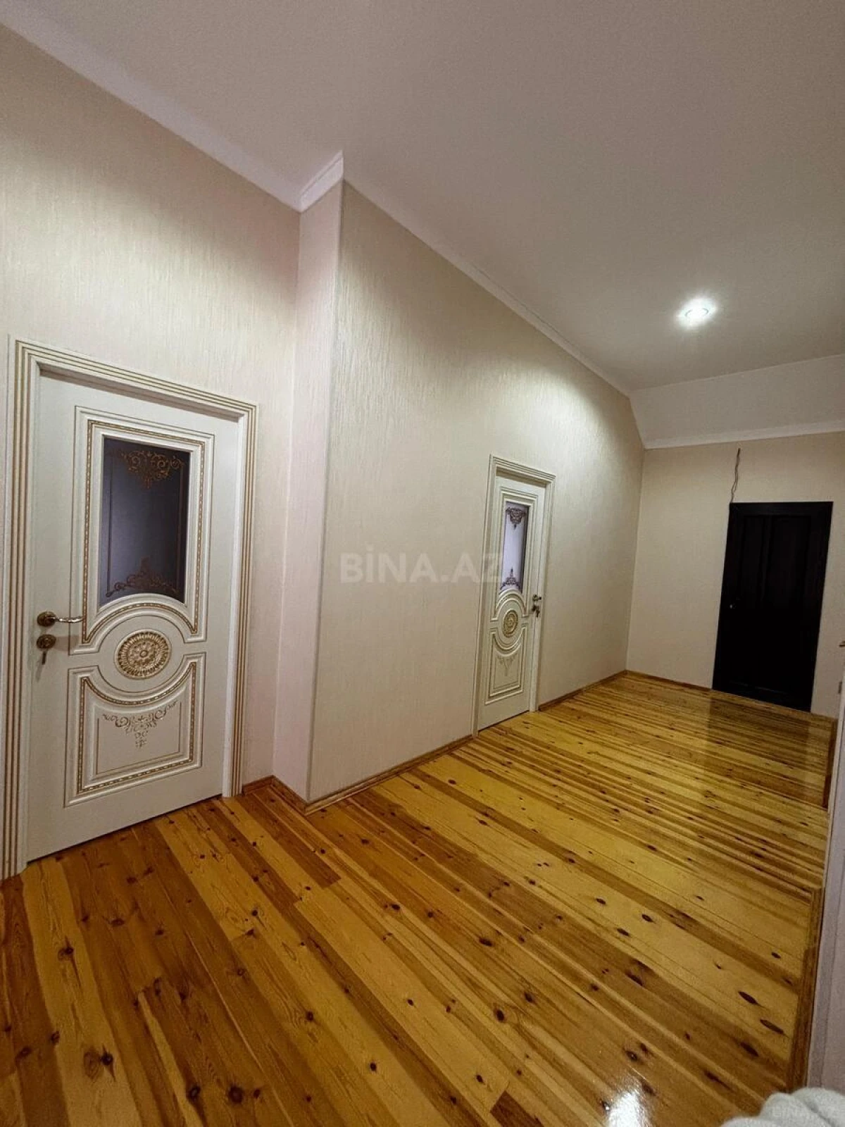 Satılır 6 otaqlı həyət evi 240 m²