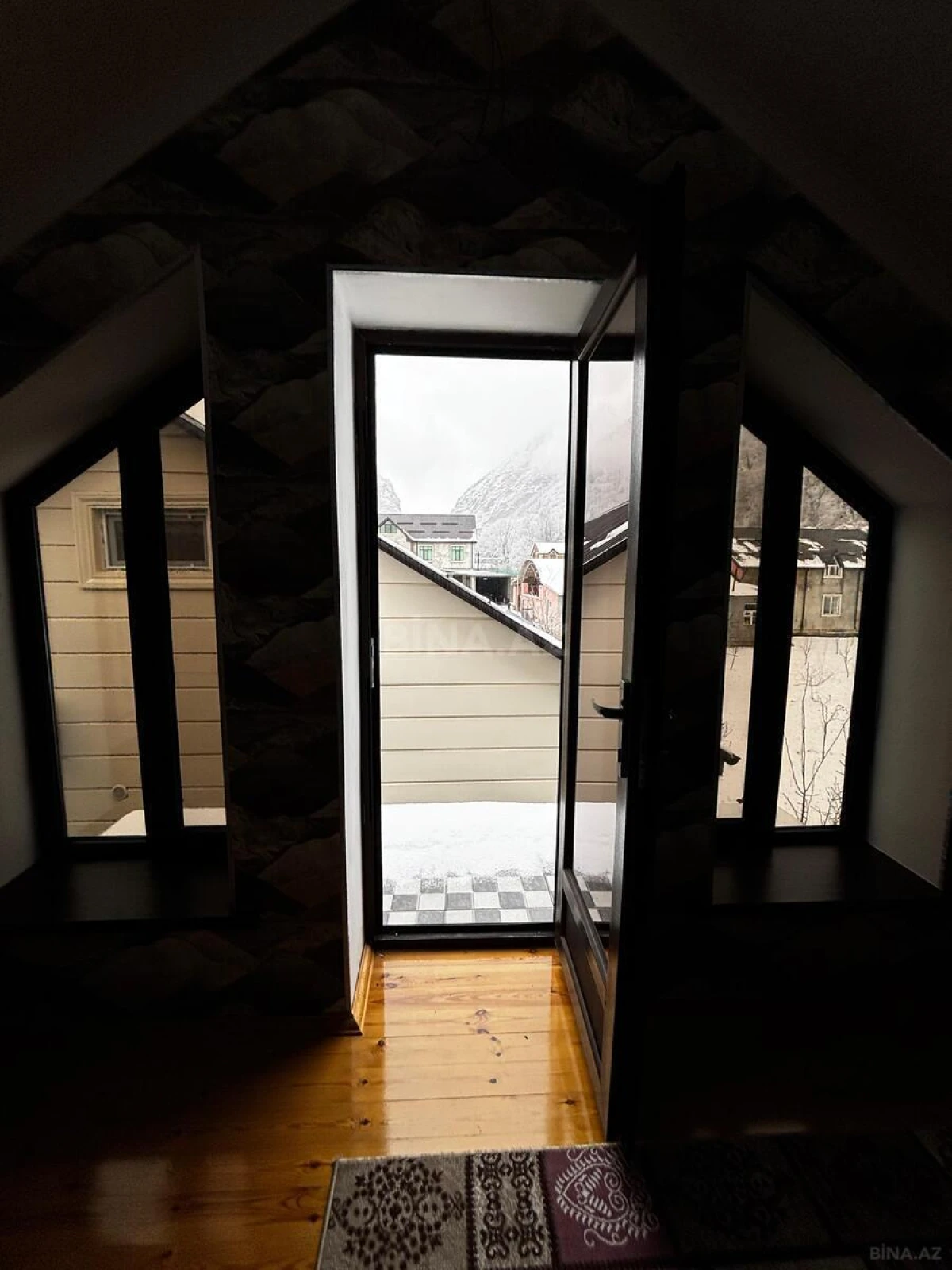 Satılır 6 otaqlı həyət evi 240 m²