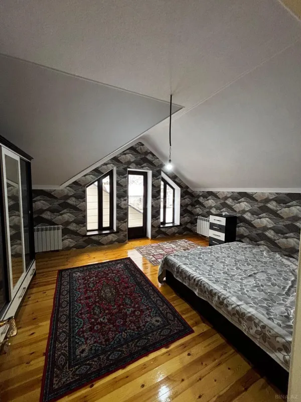 Satılır 6 otaqlı həyət evi 240 m²