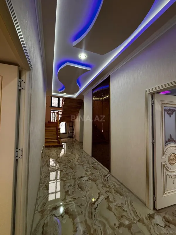 Satılır 6 otaqlı həyət evi 240 m²