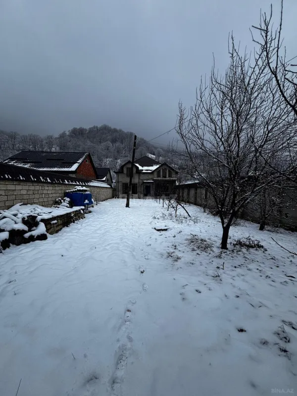 Satılır 6 otaqlı həyət evi 240 m²