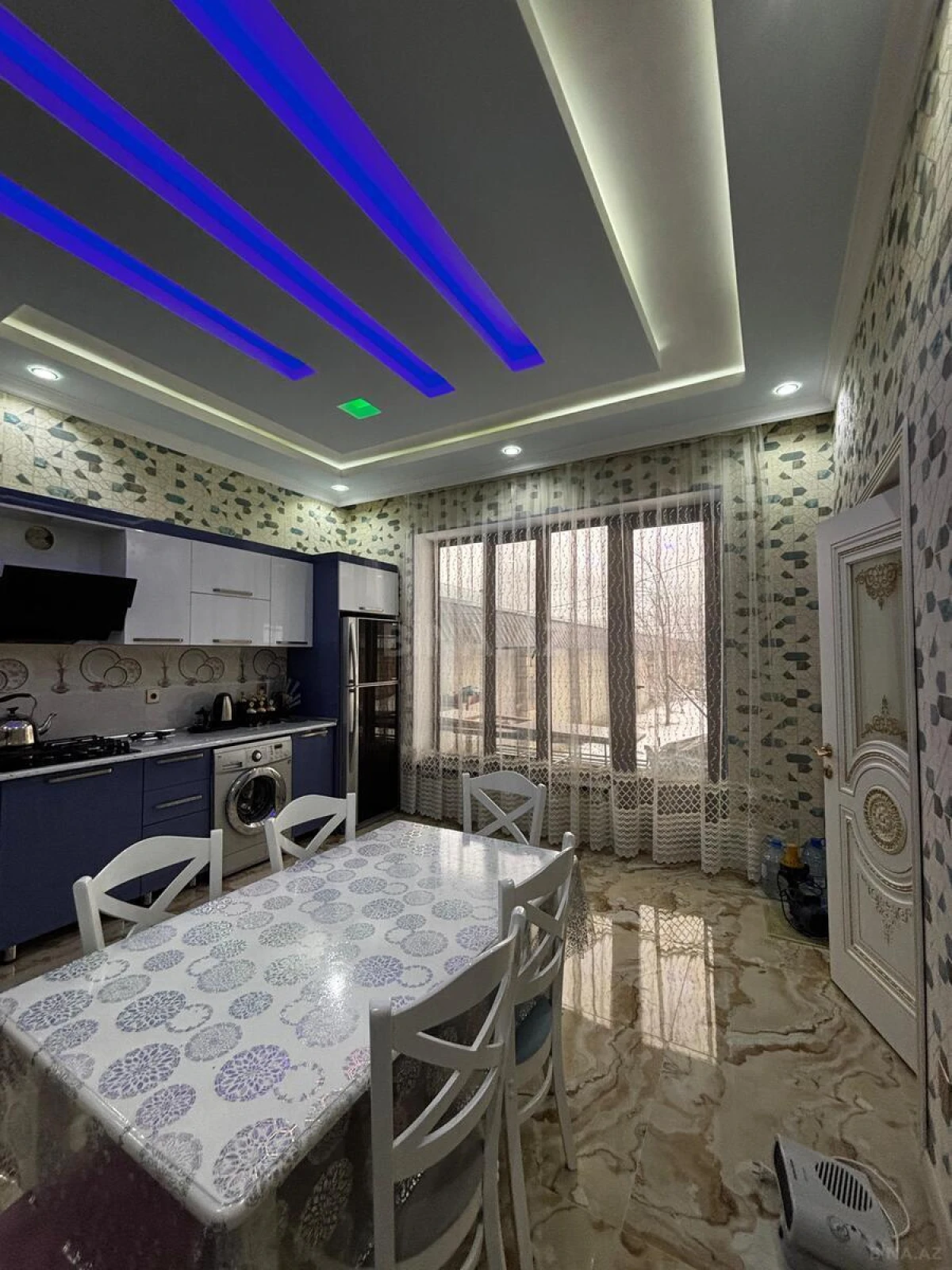Satılır 6 otaqlı həyət evi 240 m²