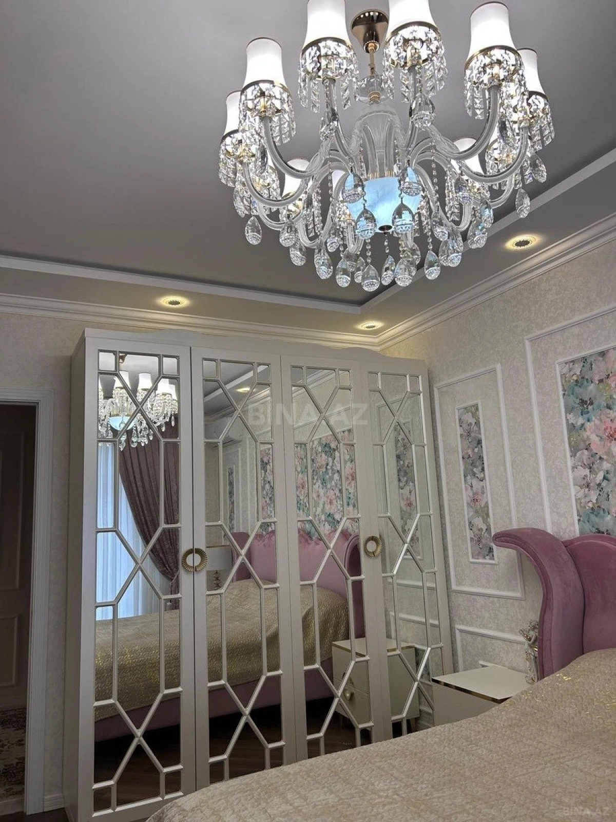 Satılır 3 otaqlı mənzil 148 m²