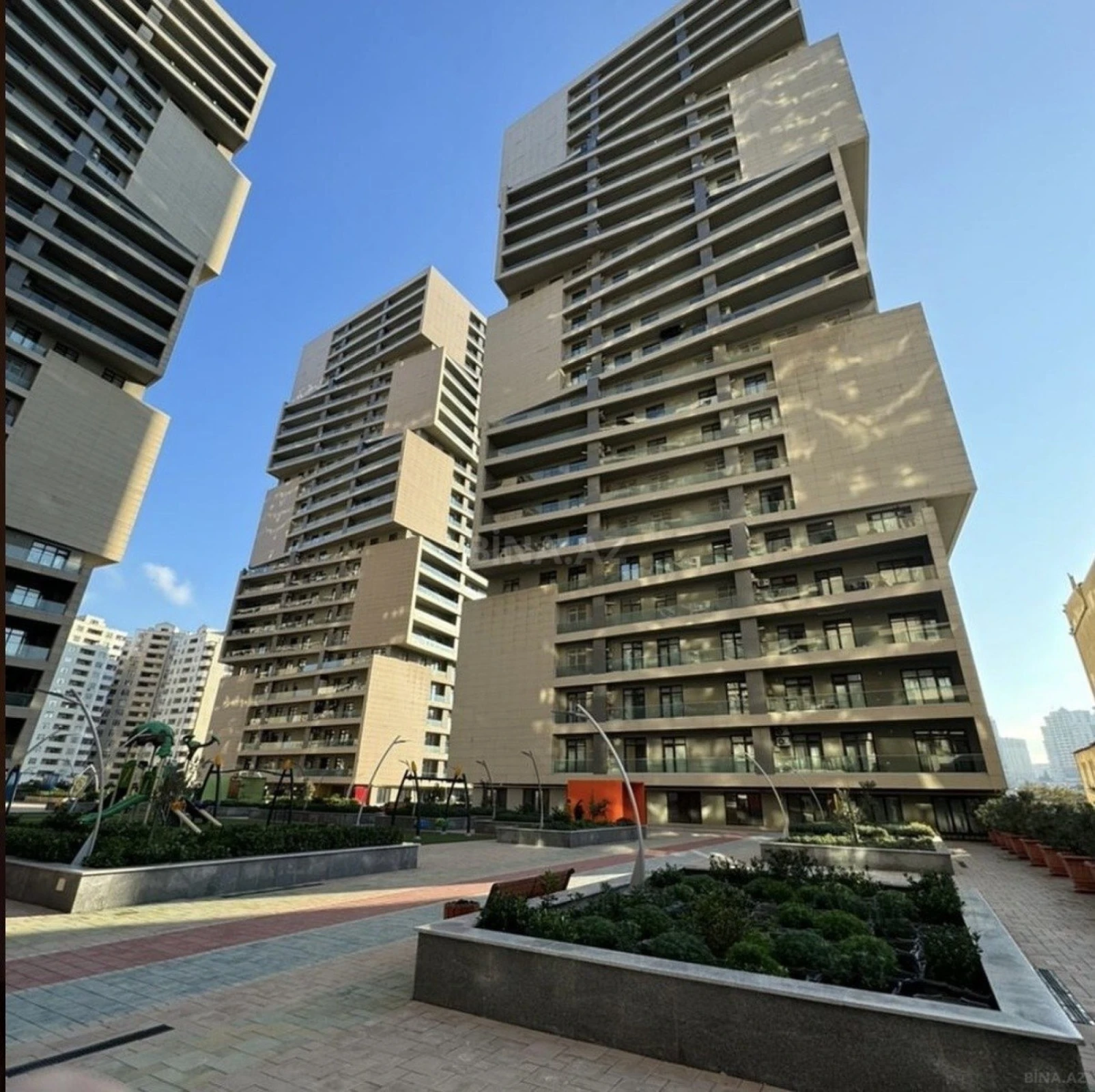 Satılır 3 otaqlı mənzil 148 m²