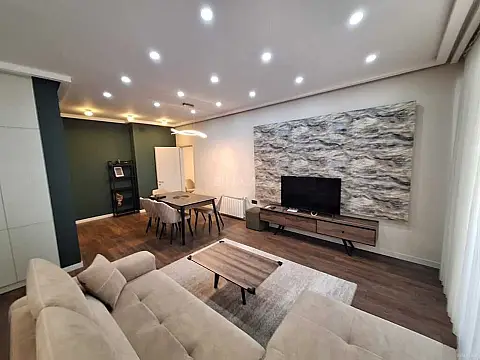 Kirayə verilir 2 otaqlı mənzil 105 m²